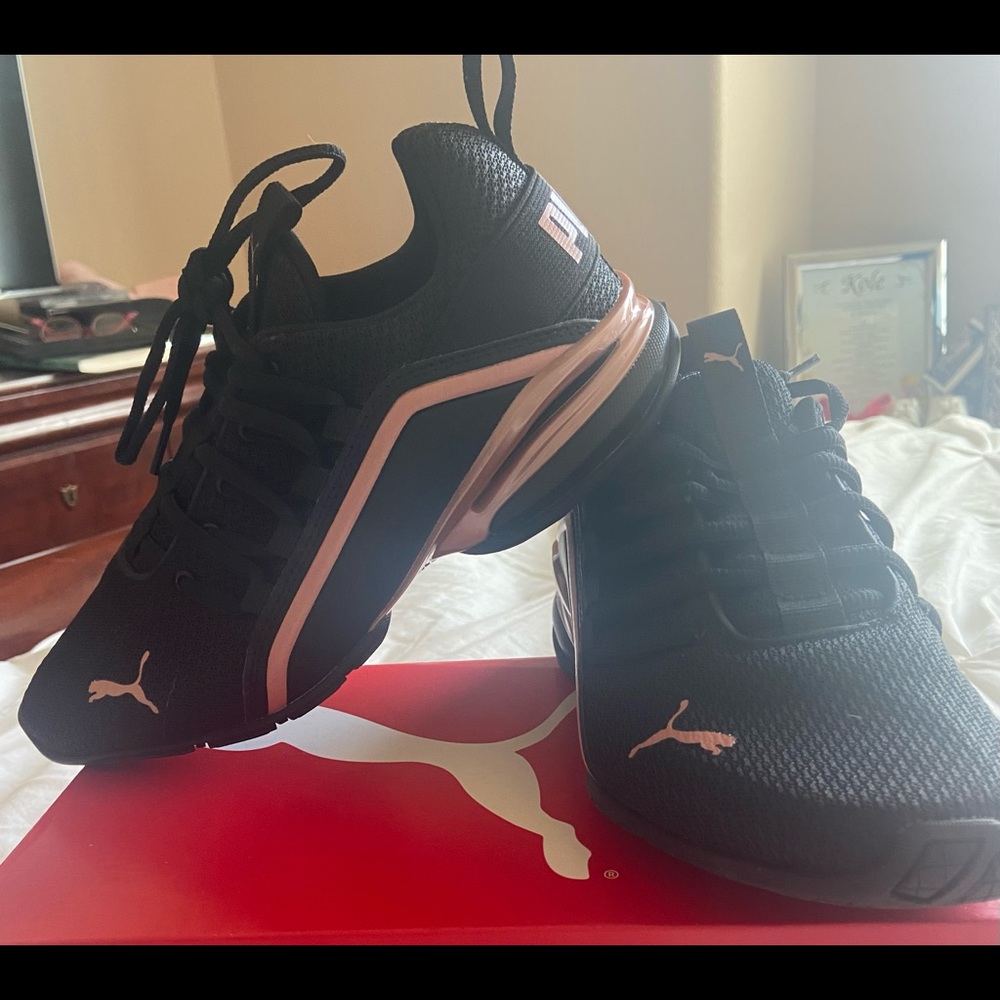 😊Puma-Black and Rose Gold. Womens 6.5